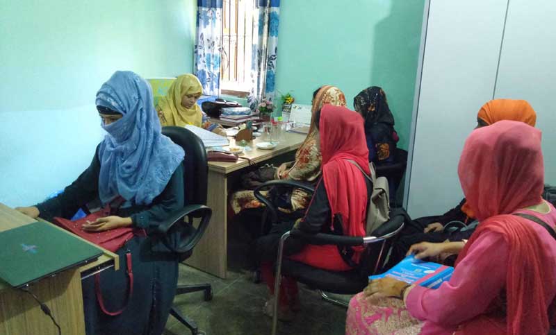 'তথ্য আপা' : নারী তথ্যসেবা ও সহায়তার নতুন দিগন্ত